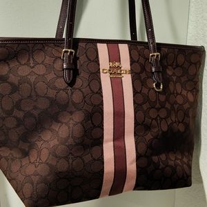 A Coach Zip Tote Signature Jacquard Stripe